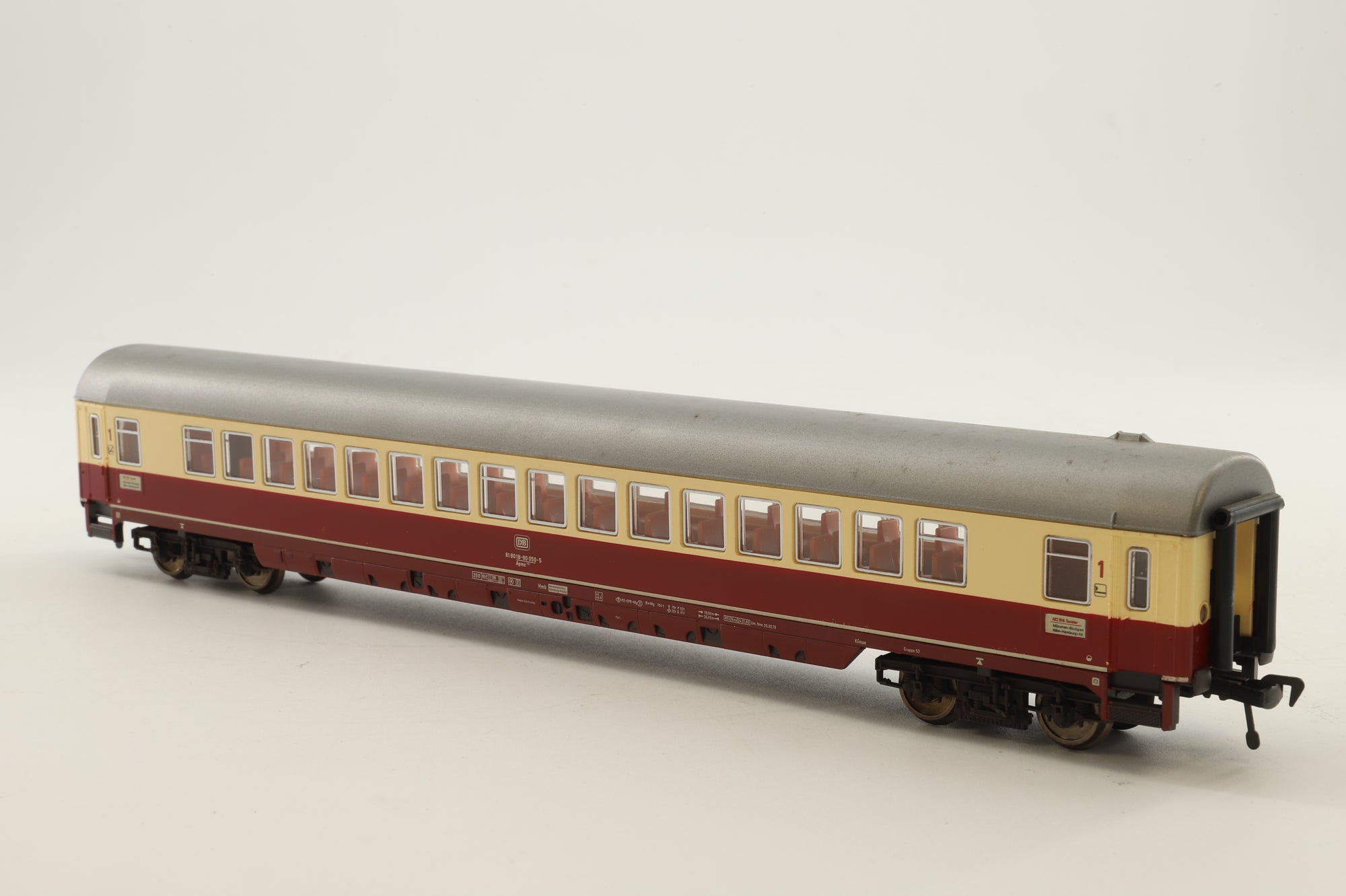 Fleischmann HO Rake of 6 DB Red/Cream Coaches