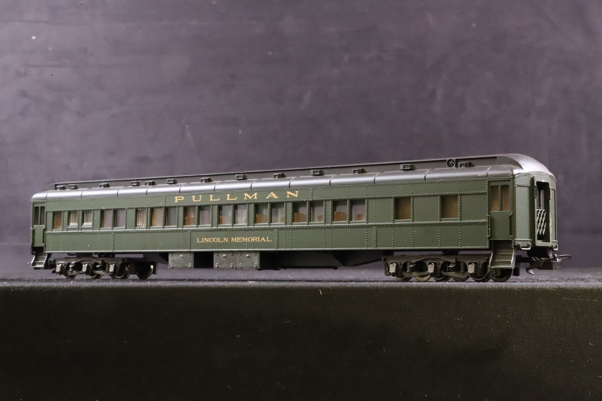 Rivarossi HO Pair of Pullmans, Inc, 2692 The Capitol Limited 'Capitol Home' & 2693 Lincoln Memorial