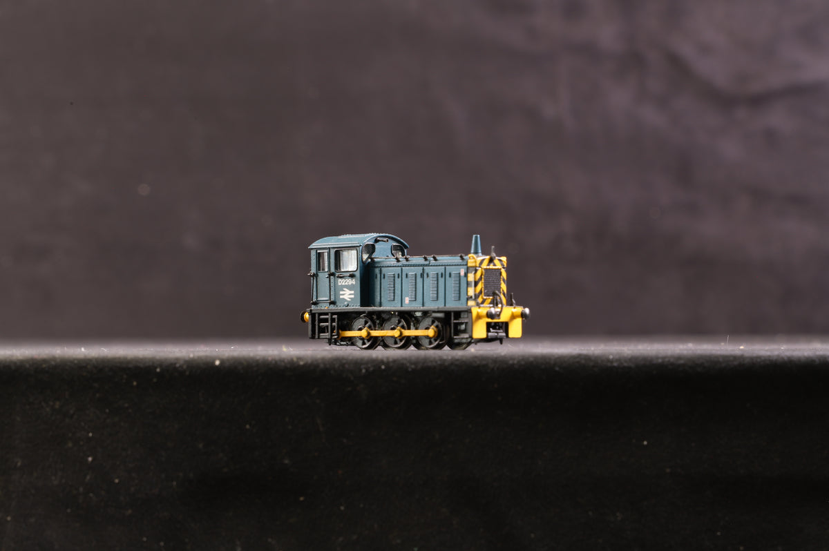 Graham Farish 371-051B Class 04 Shunter &#39;D2294&#39; BR Blue w/Wasp Stripes