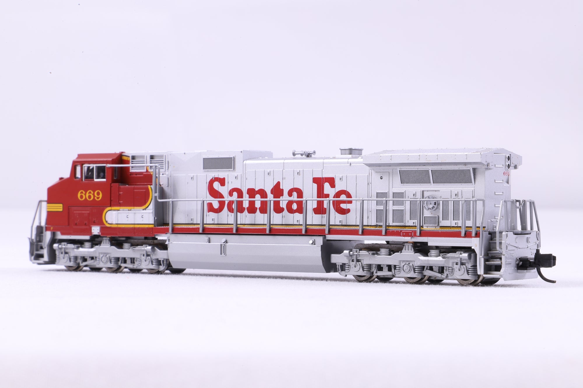 Kato N 176-3507 C44-9W SF '669'