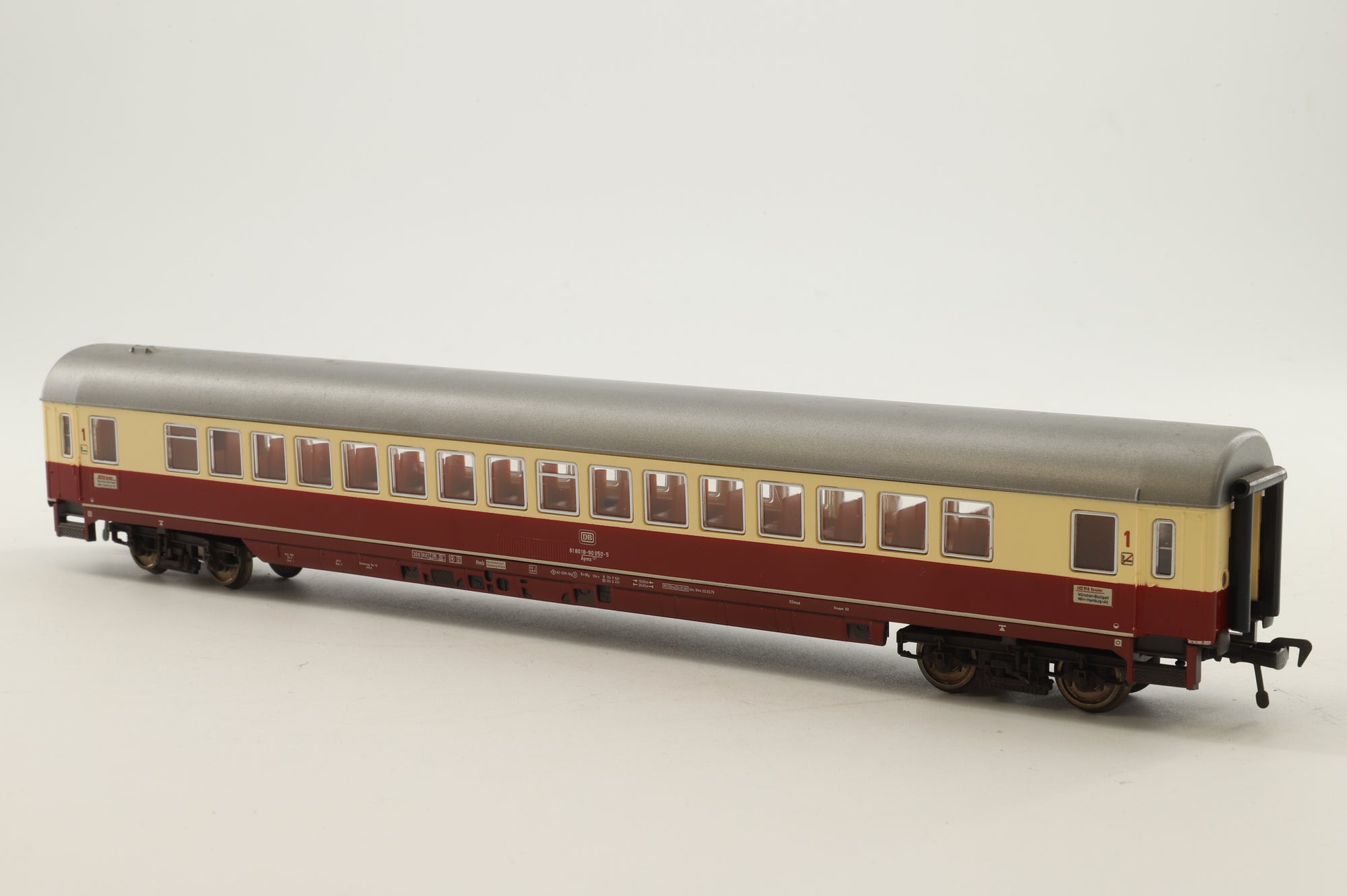 Fleischmann HO Rake of 6 DB Red/Cream Coaches