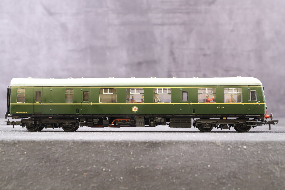 Bachmann OO 31-326 Class 105 2 Car DMU BR Green With Speed Whiskers, DCC Fitted