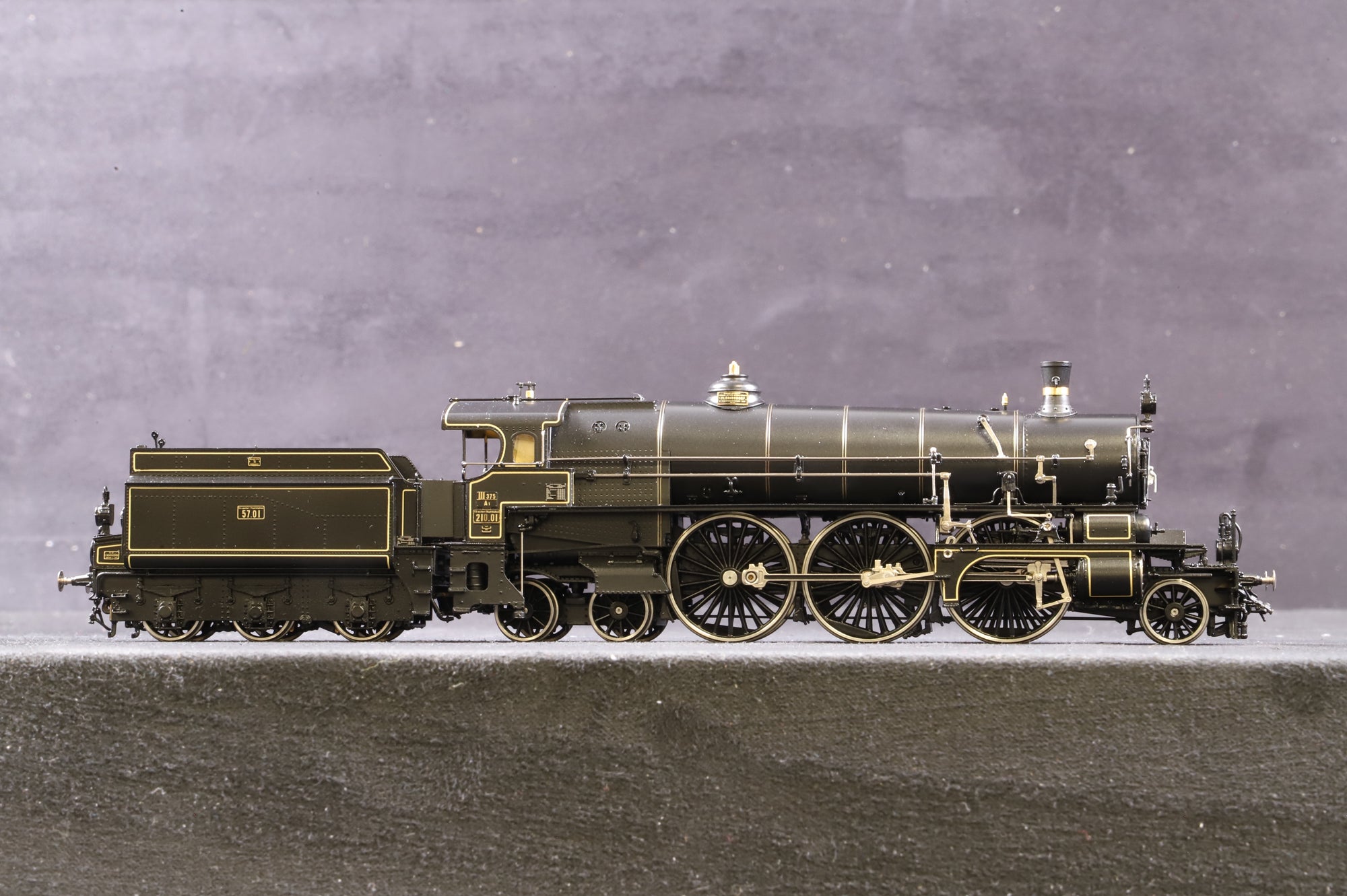 Micro-Metakit HO Brass 07810H Royal Austrian Class 210 black Livery with Gold Boiler Bands Ltd Ed. 42/70