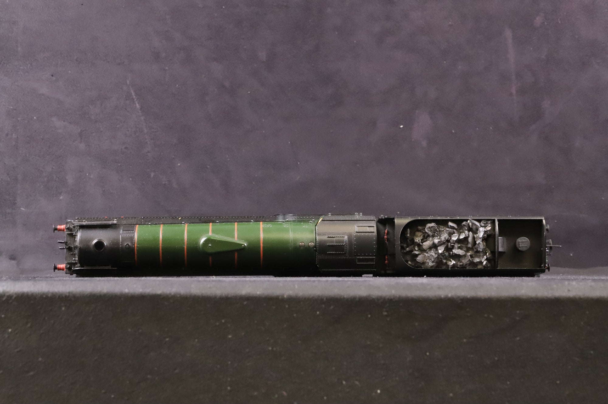 Bachmann OO 31-526 Class A2 60537 'Bachelors Button' in Lined BR Green w/ Early Crests