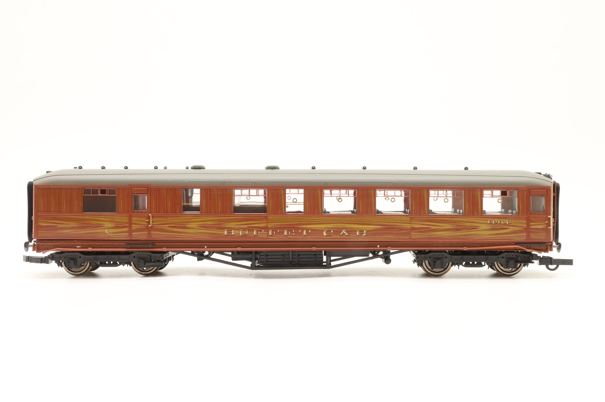 Hornby OO Rake of 7 Teak Gresley Coaches, DCC Controlled Lighting