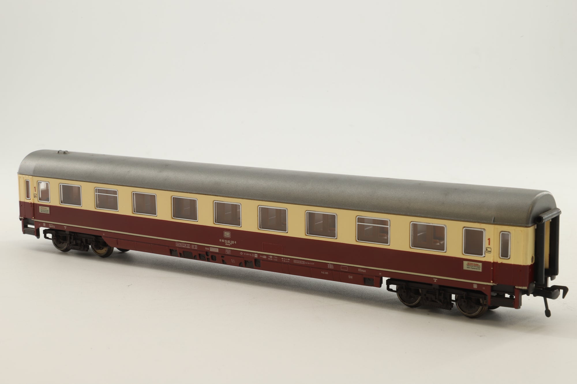 Fleischmann HO Rake of 6 DB Red/Cream Coaches