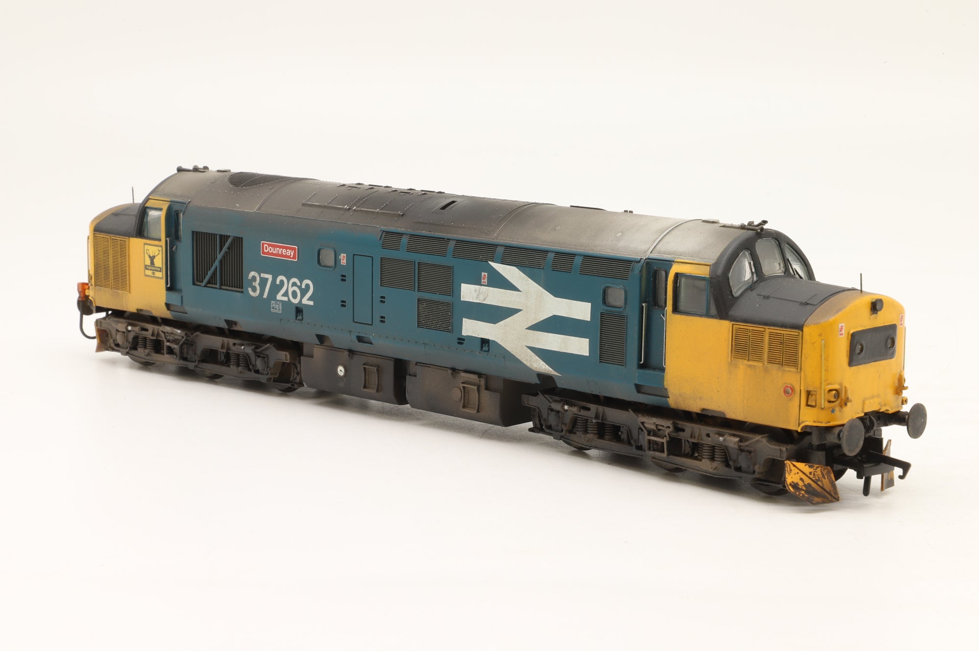 WORKSHOP Bachmann OO Class 37 37262 'Dounreay' in BR Large Logo Blue – DCC Sound & Weathered