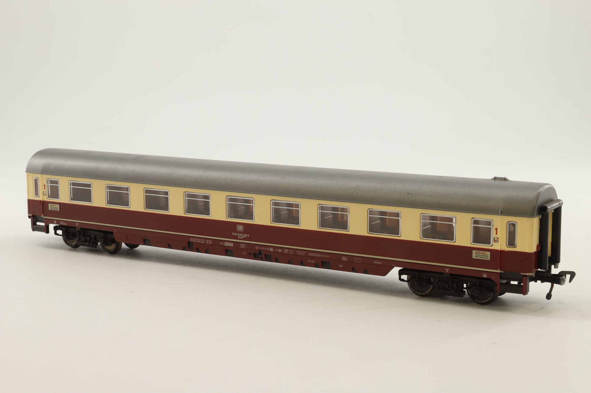 Fleischmann HO Rake of 6 DB Red/Cream Coaches