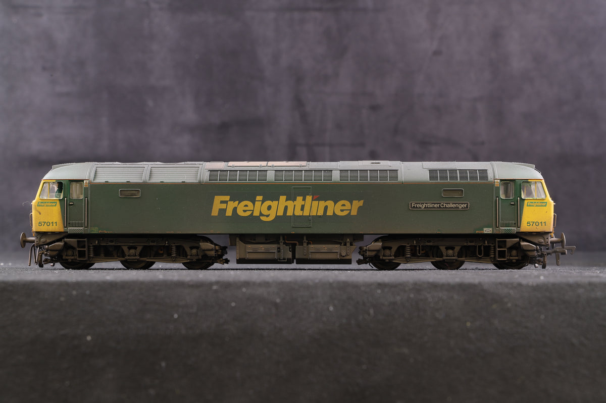 Bachmann OO 32-753 Class 57/0 &#39;57011&#39; &#39;Freightliner Challenger&#39; Weathered, DCC Fitted