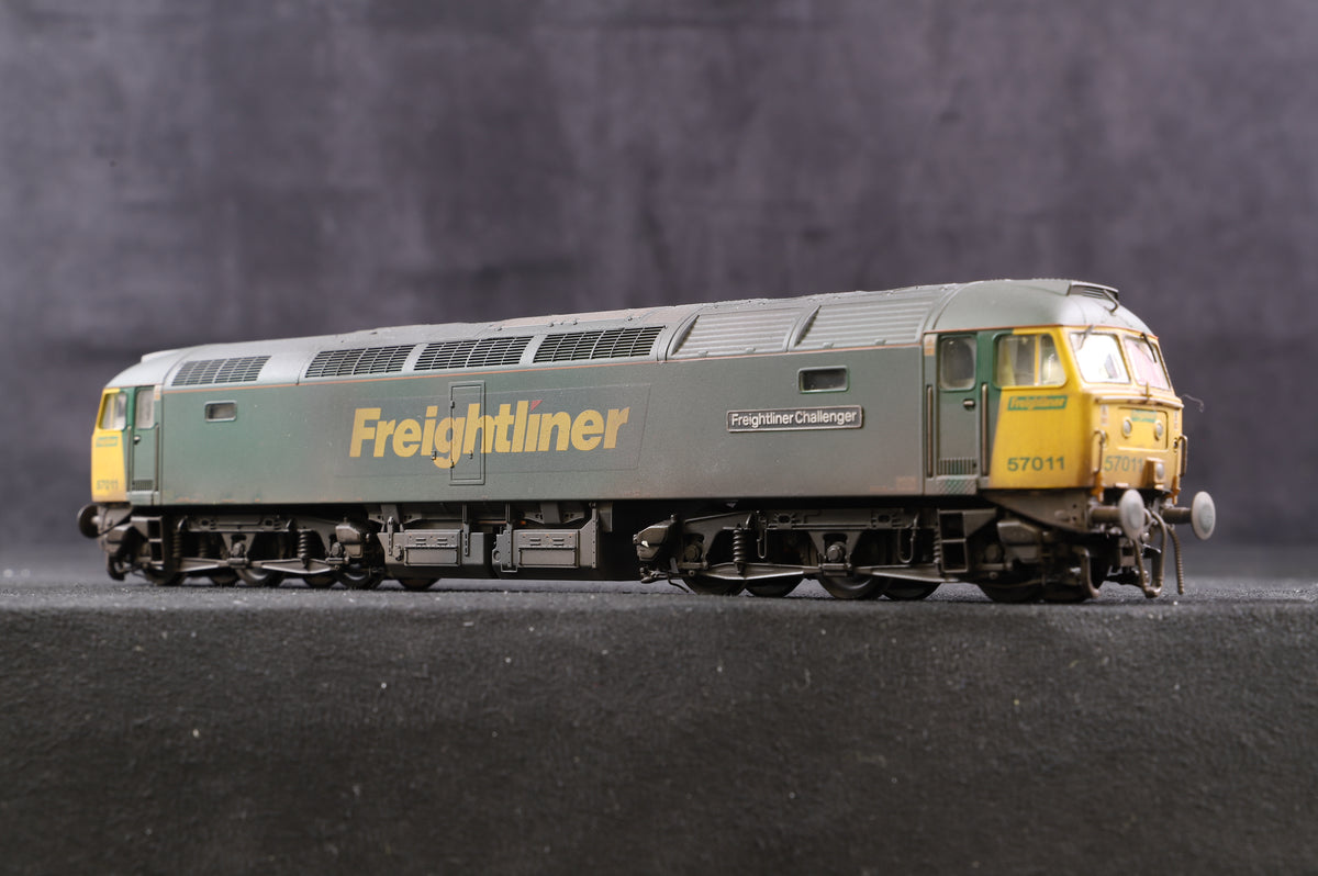 Bachmann OO 32-753 Class 57/0 &#39;57011&#39; &#39;Freightliner Challenger&#39; Weathered, DCC Fitted