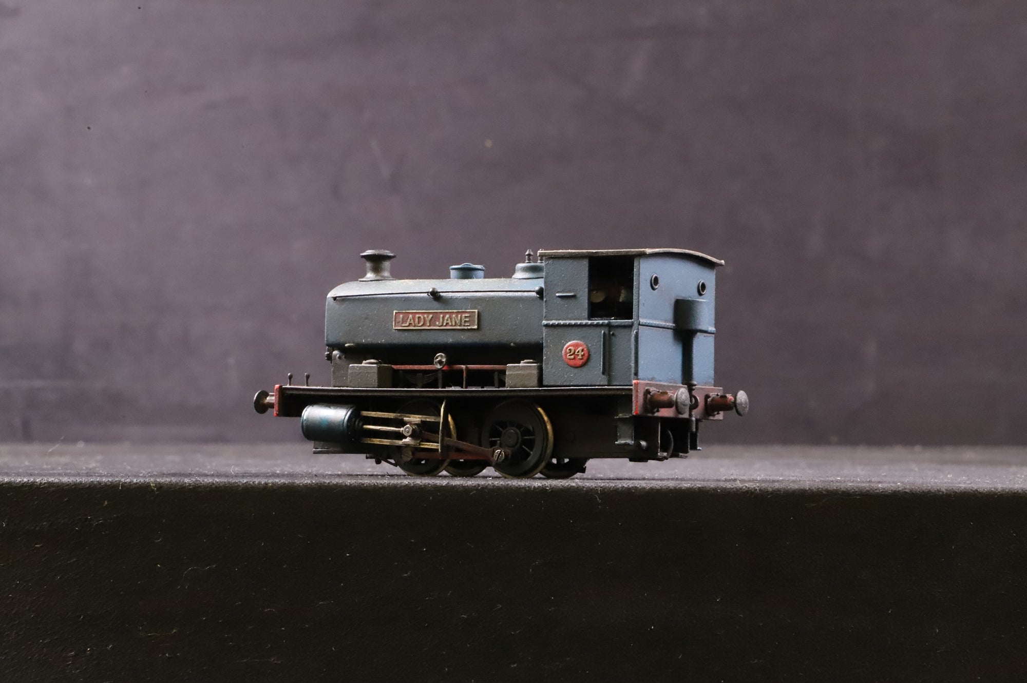 WORKSHOP DJH OO Kit Andrew Barclay 0-4-0T No.24 'Lady Jane' in Blue/Red - Weathered