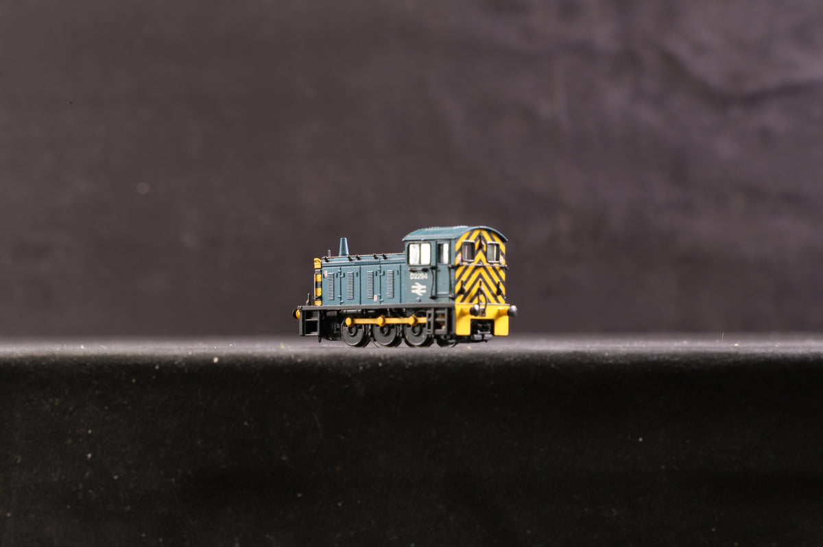 Graham Farish 371-051B Class 04 Shunter &#39;D2294&#39; BR Blue w/Wasp Stripes