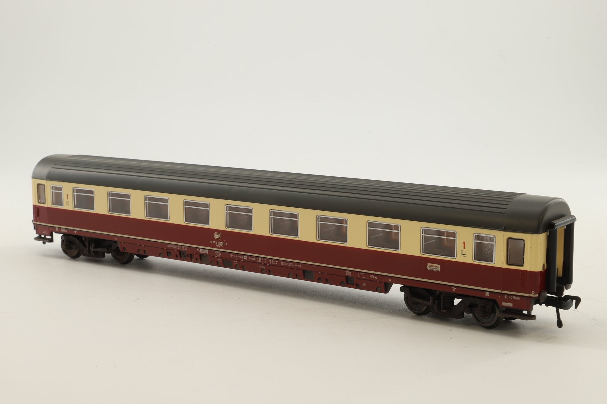 Fleischmann HO Rake of 6 DB Red/Cream Coaches