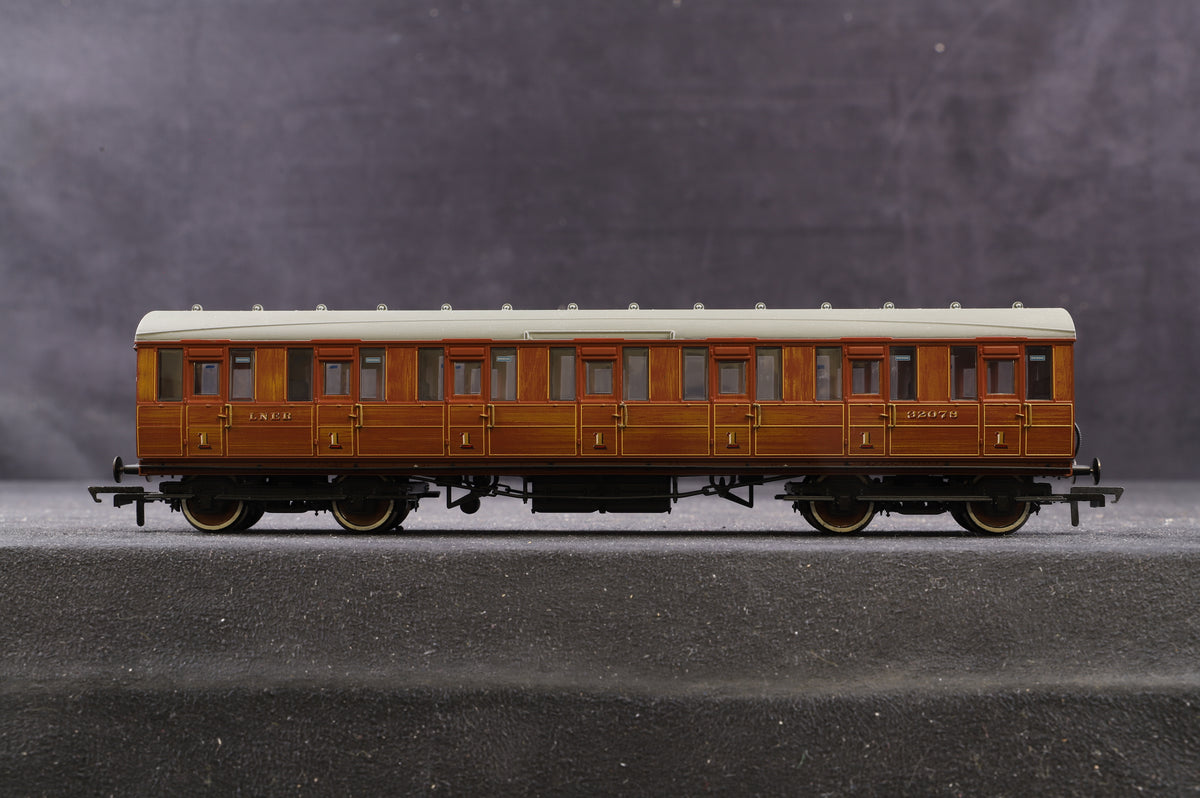 Hornby OO Rake Of 6 LNER Teak Suburban Coaches