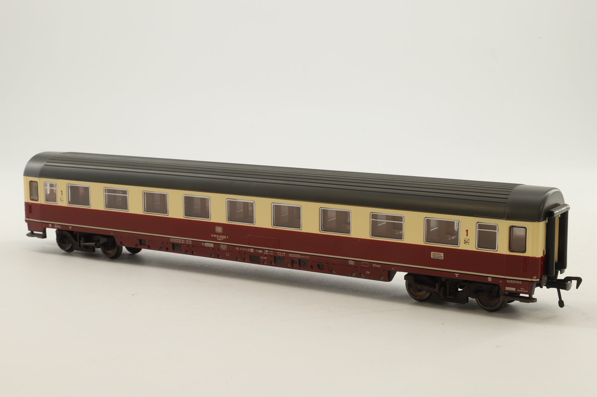 Fleischmann HO Rake of 6 DB Red/Cream Coaches