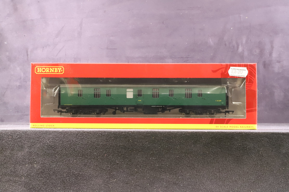 Hornby OO Pair of BR Mk1 Green Coaches, Inc. R4972 &amp; R4982