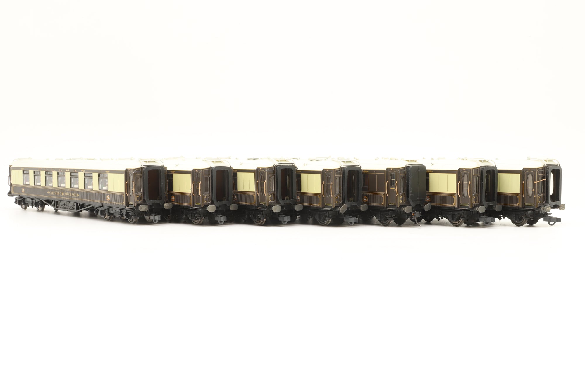 Hornby OO Rake of 7 White roof Pullmans
