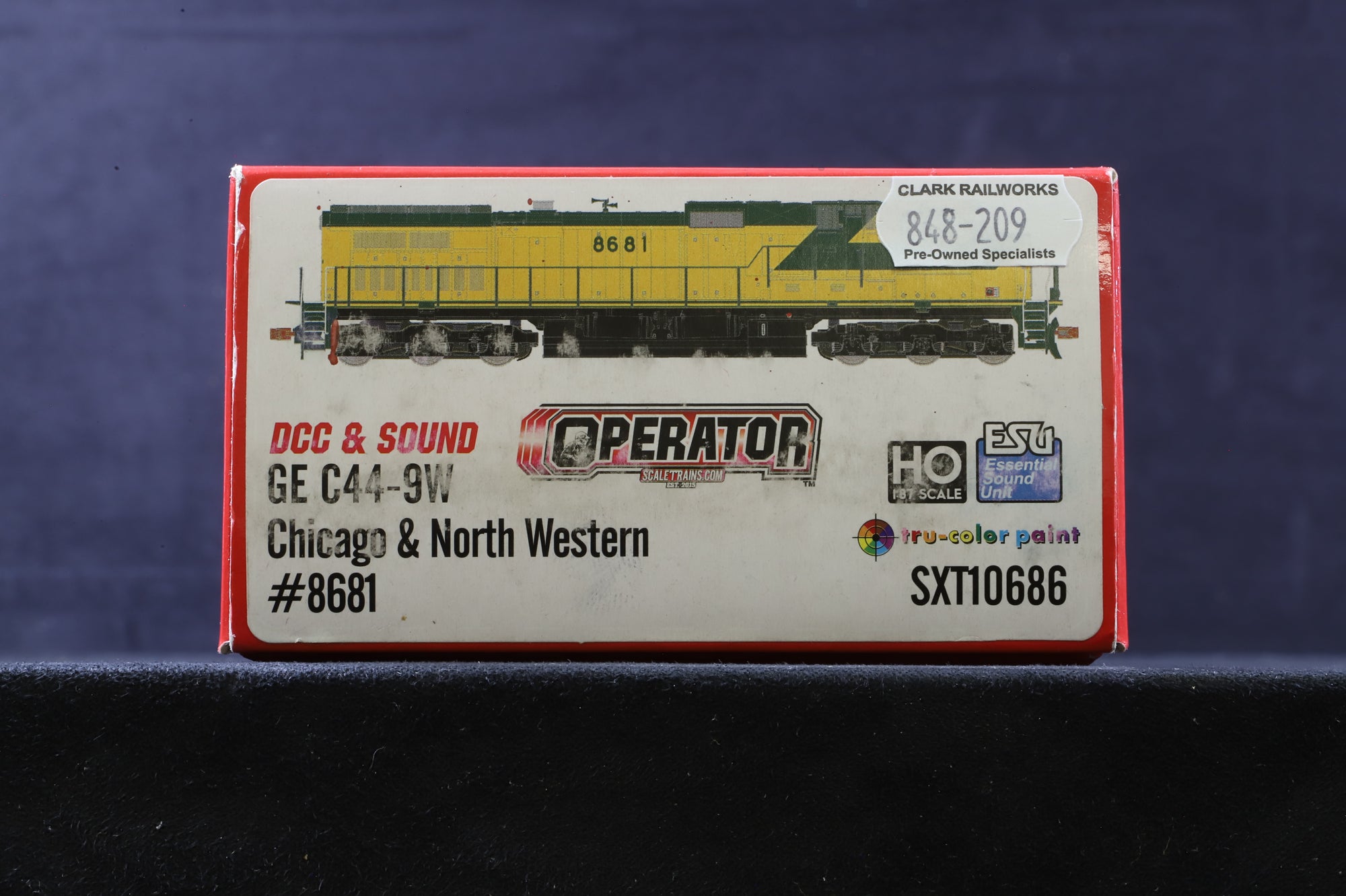 Scale Trains HO SXT10686 GE C44-9W No.8681 in Chicago & North Western Livery - DCC Sound