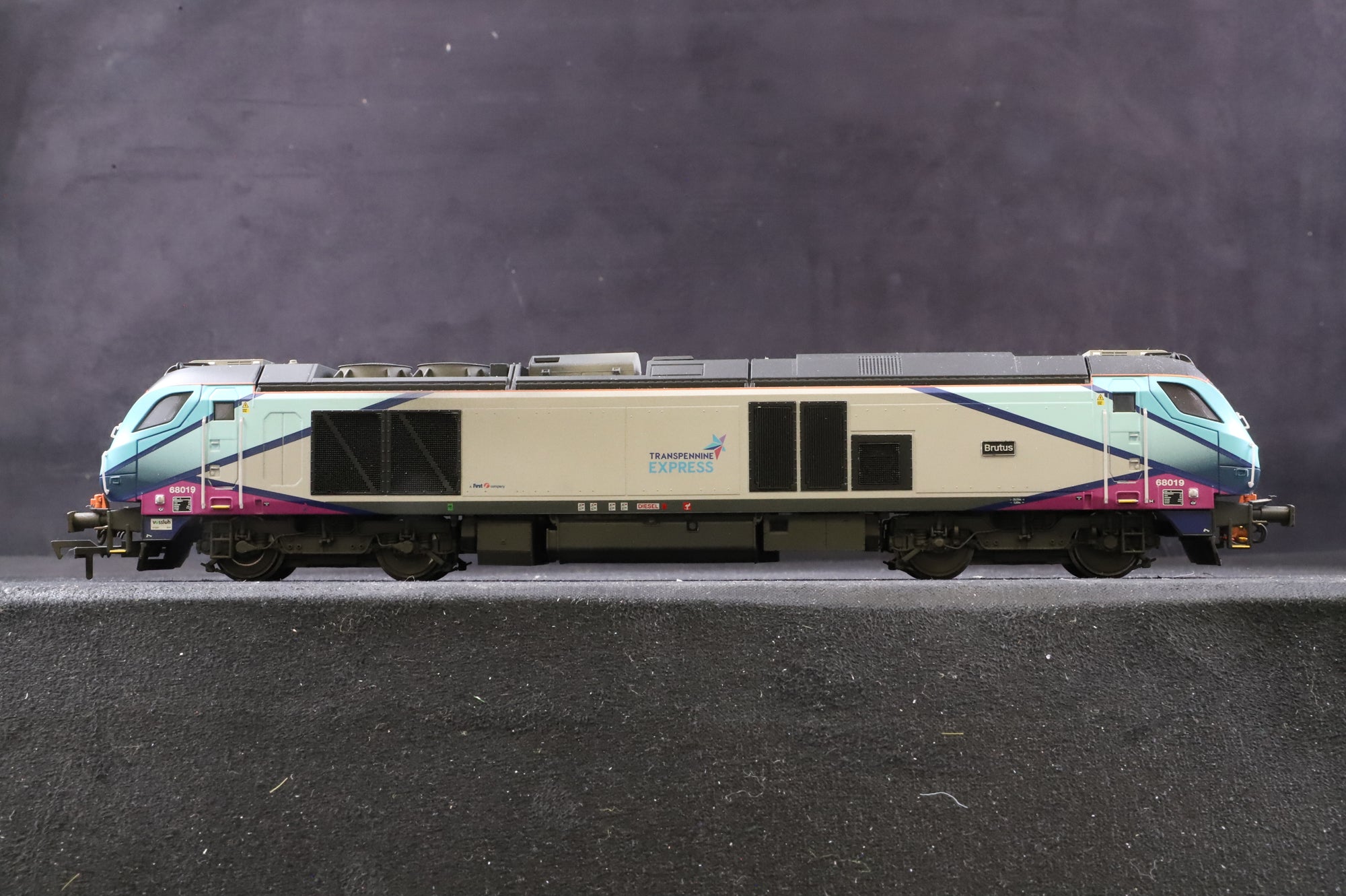 Dapol OO 4D-022-014D Class 68 'Brutus' '68019' Transpenninee Express, DCC Fitted