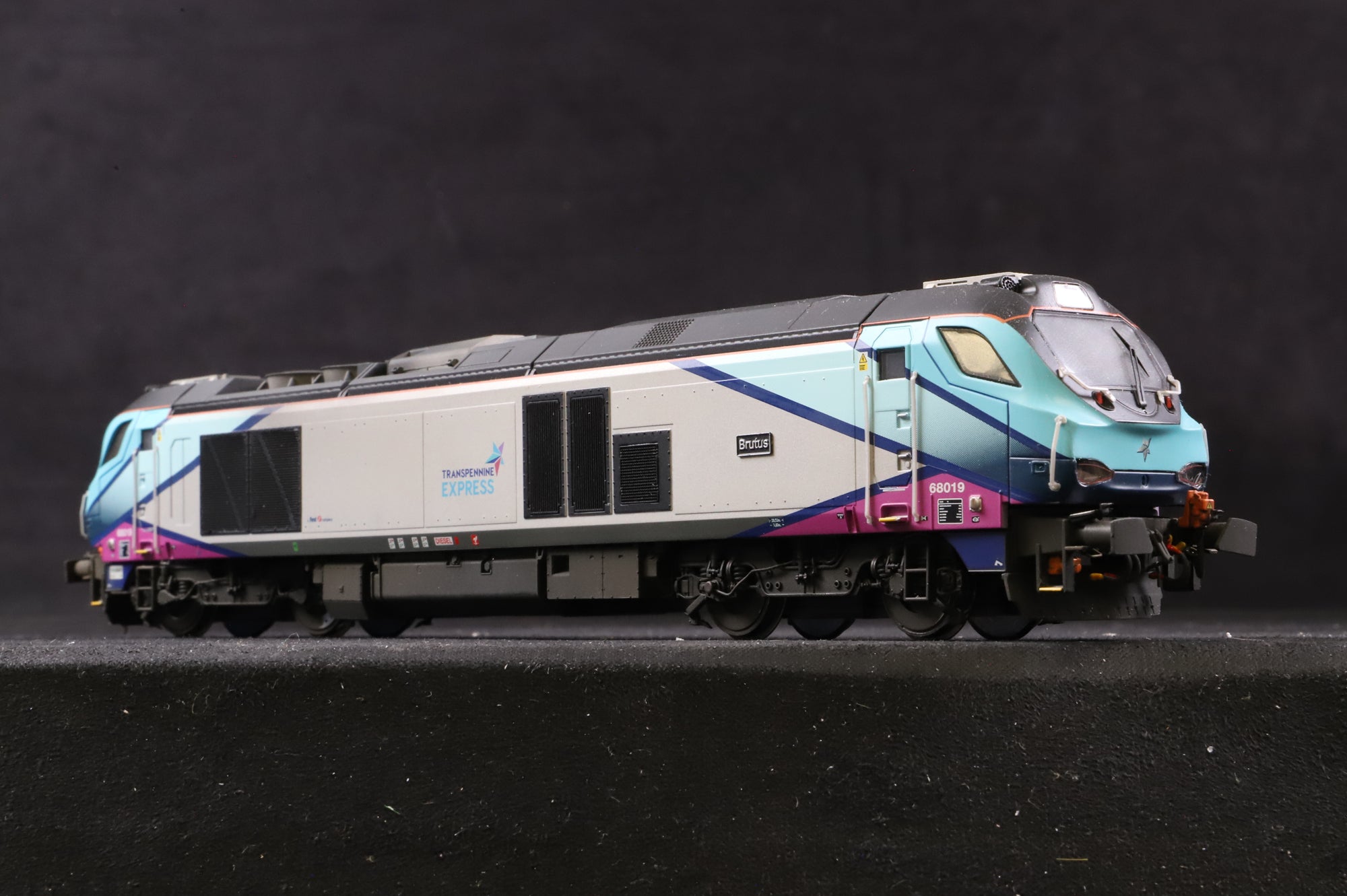 Dapol OO 4D-022-014D Class 68 'Brutus' '68019' Transpenninee Express, DCC Fitted