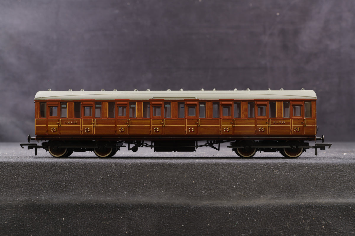 Hornby OO Rake Of 6 LNER Teak Suburban Coaches