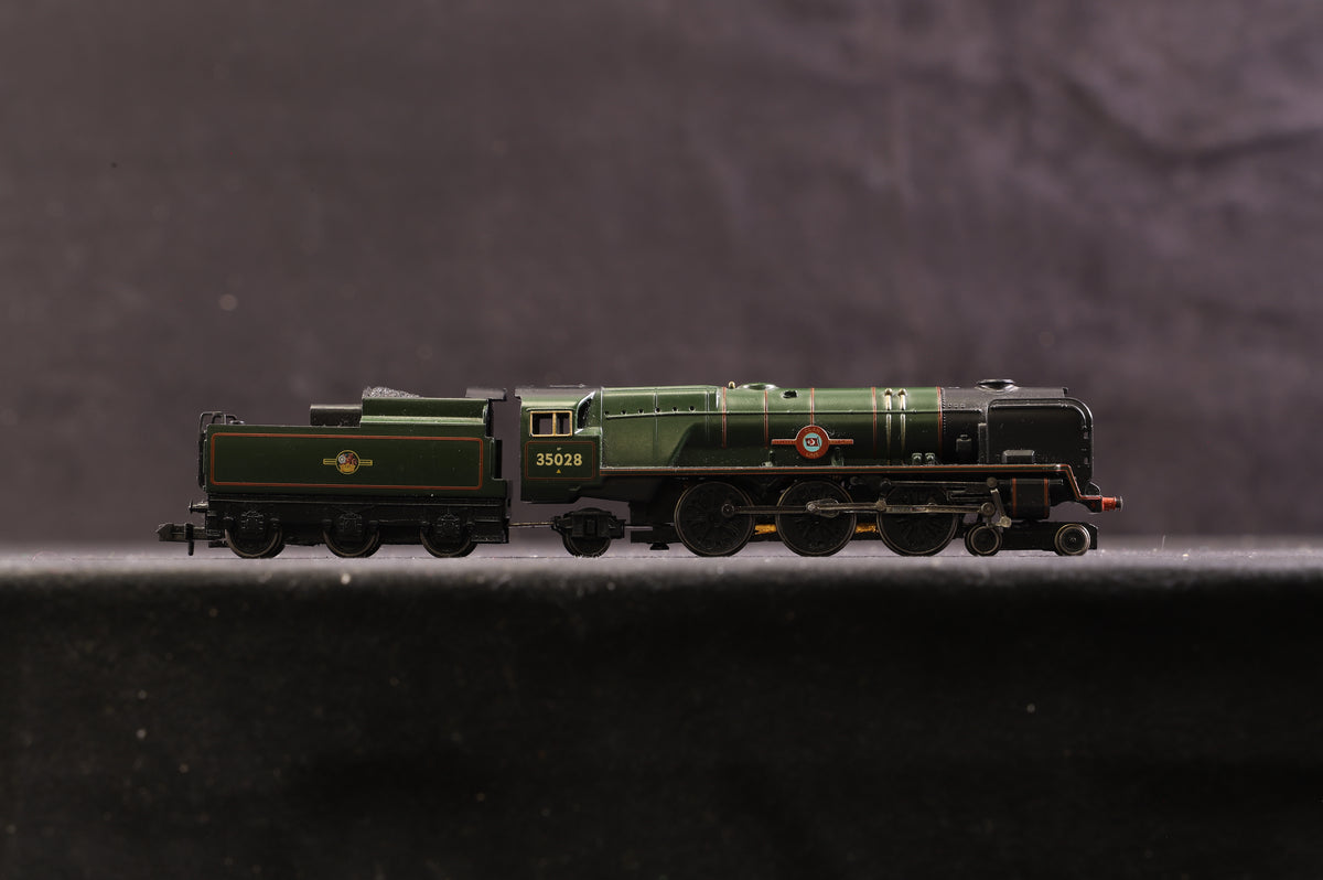 Graham Farish 372-302 Merchant Navy Class &#39;35028&#39; &#39;Clan Line&#39; BR Lined Green Late Crest