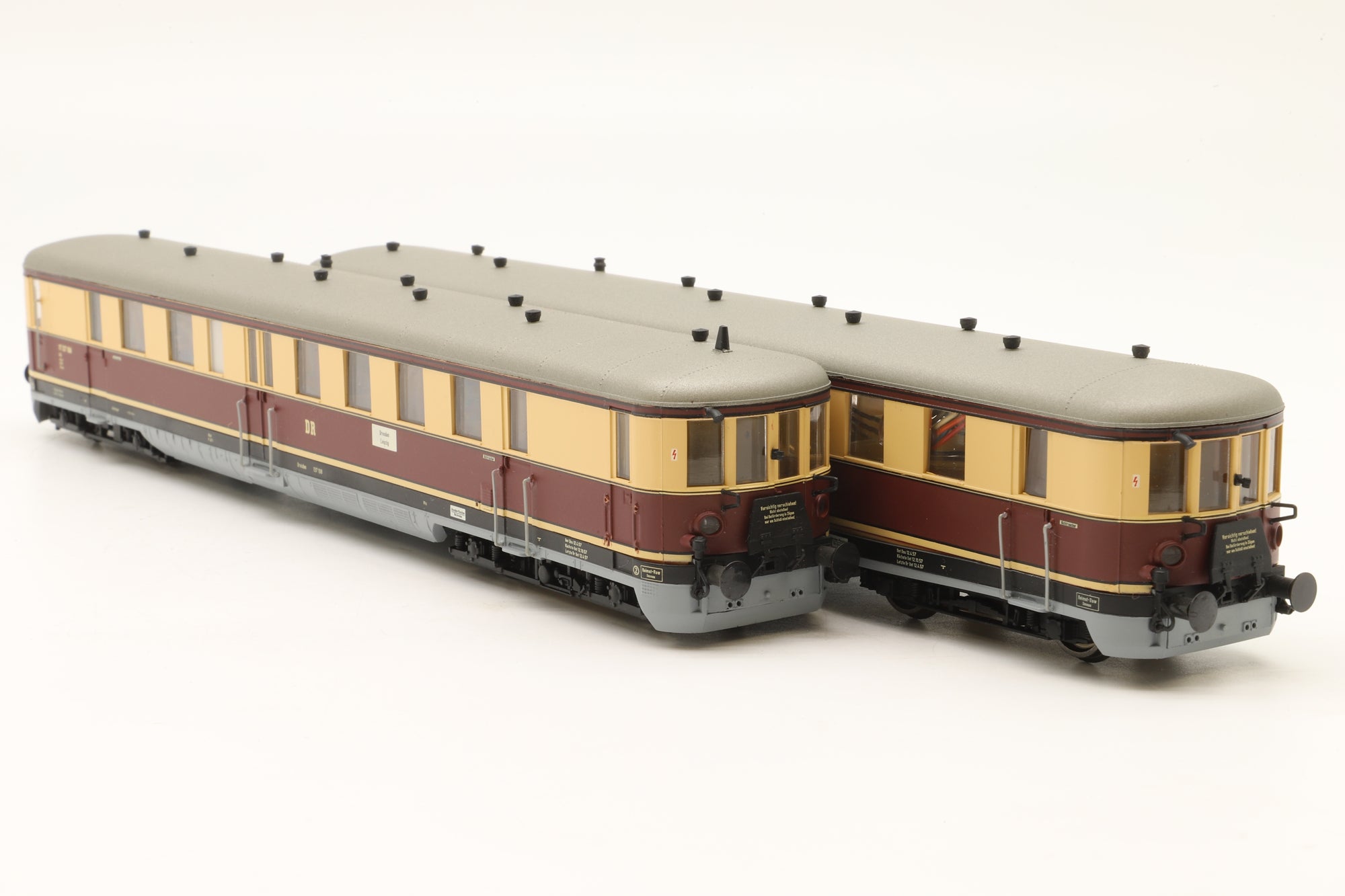 Liliput HO L112502 Class VT137/VS145 Diesel-Electric Railcar & Driving Trailer German DDR Maroon & Cream DCC Fitted