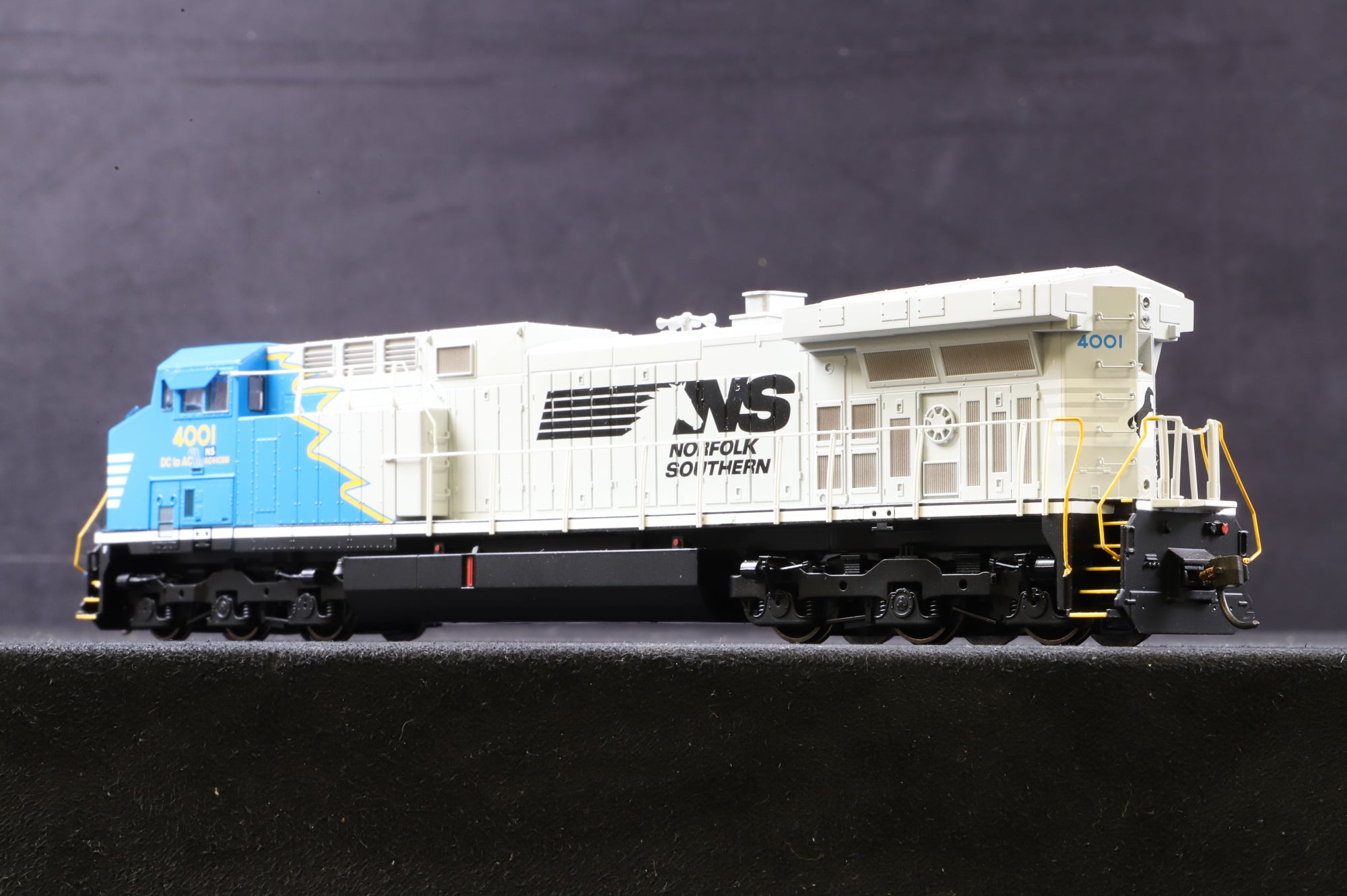 Athearn Roundhouse HO RND97255 ACC44C6M No.4001 in Norfolk Southern Livery - DCC Sound
