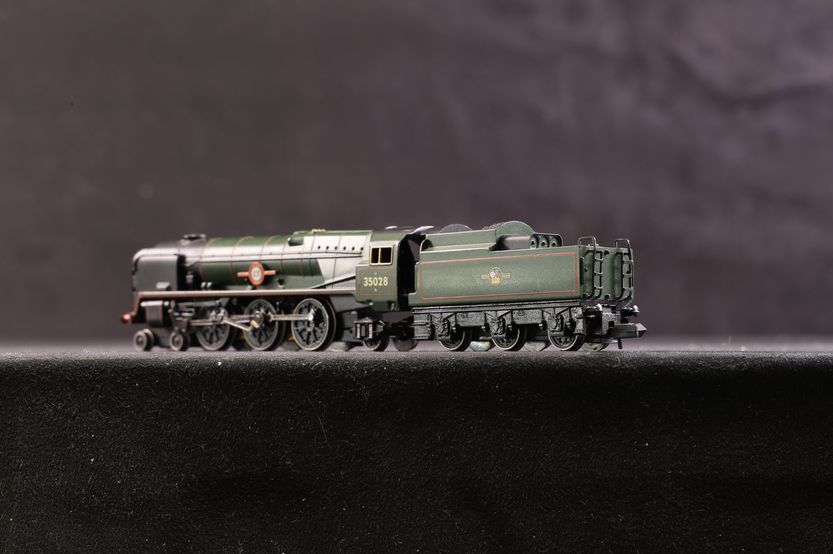 Graham Farish 372-302 Merchant Navy Class &#39;35028&#39; &#39;Clan Line&#39; BR Lined Green Late Crest