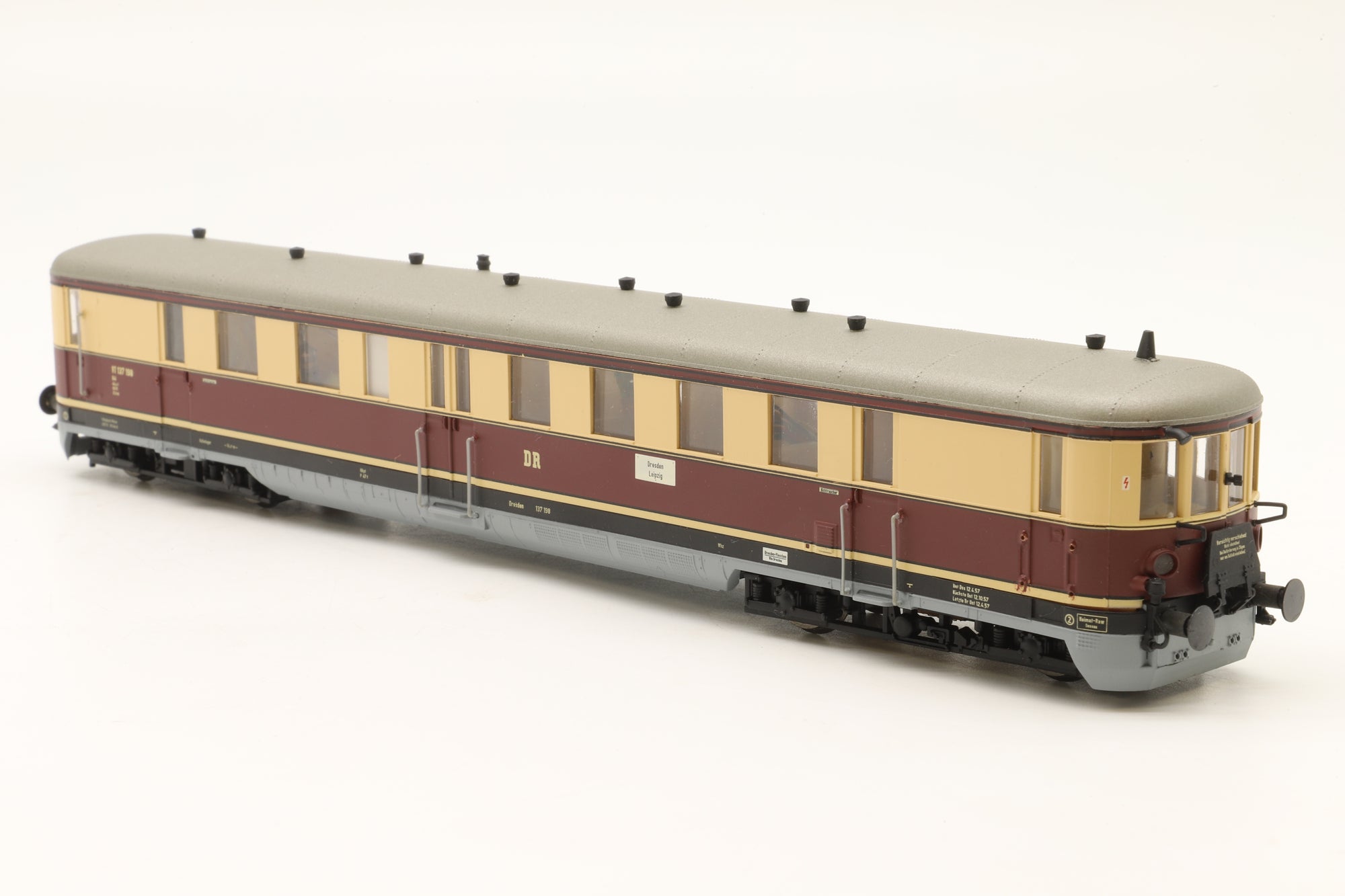 Liliput HO L112502 Class VT137/VS145 Diesel-Electric Railcar & Driving Trailer German DDR Maroon & Cream DCC Fitted