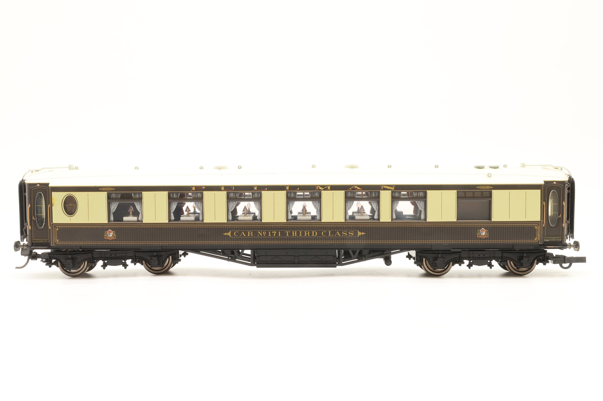 Hornby OO Rake of 7 White roof Pullmans