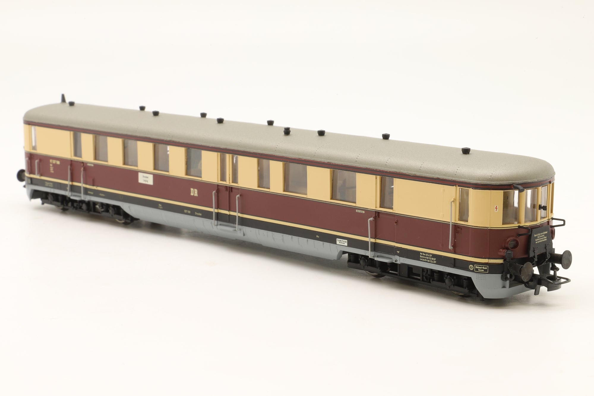 Liliput HO L112502 Class VT137/VS145 Diesel-Electric Railcar & Driving Trailer German DDR Maroon & Cream DCC Fitted