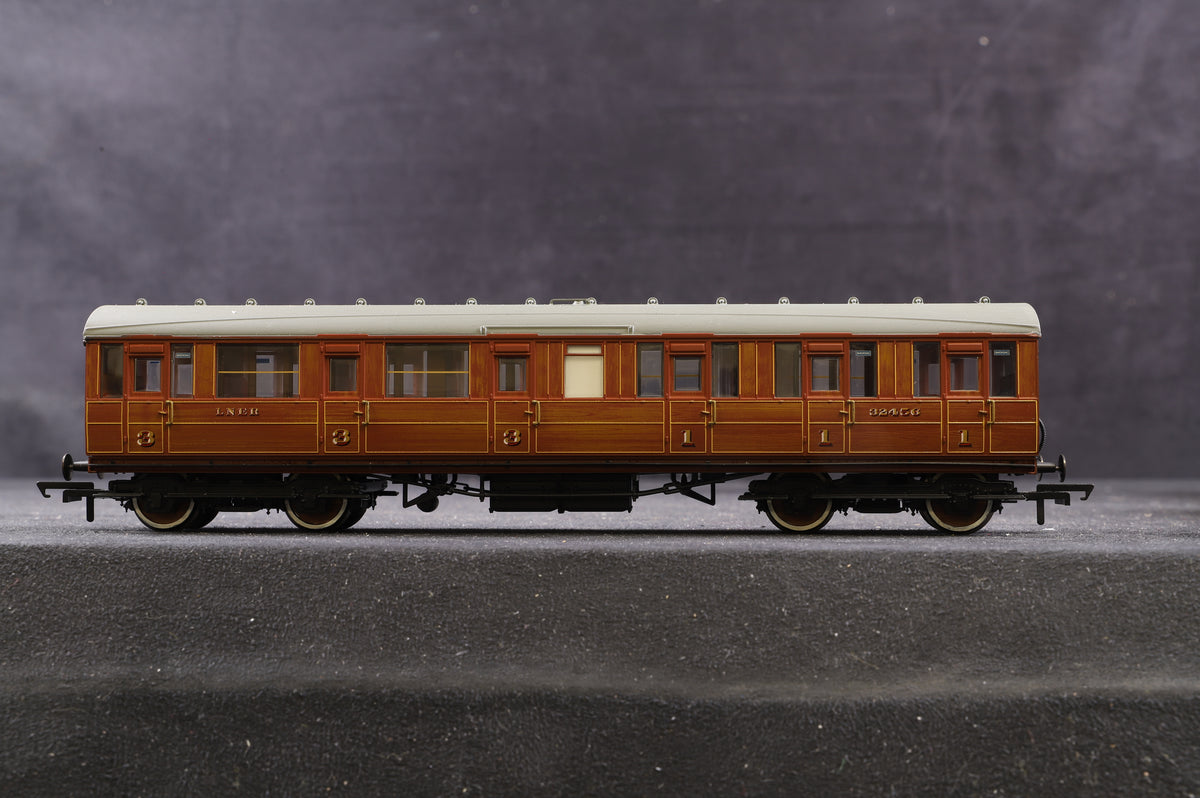 Hornby OO Rake Of 6 LNER Teak Suburban Coaches