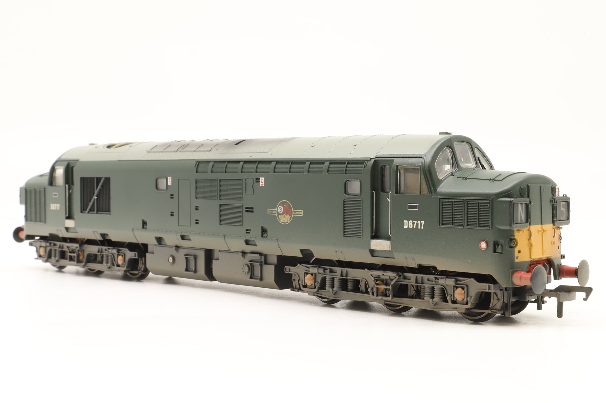 Bachmann OO 32-776K Class 37 D6717 in BR Green w/ SYPs – Weathered