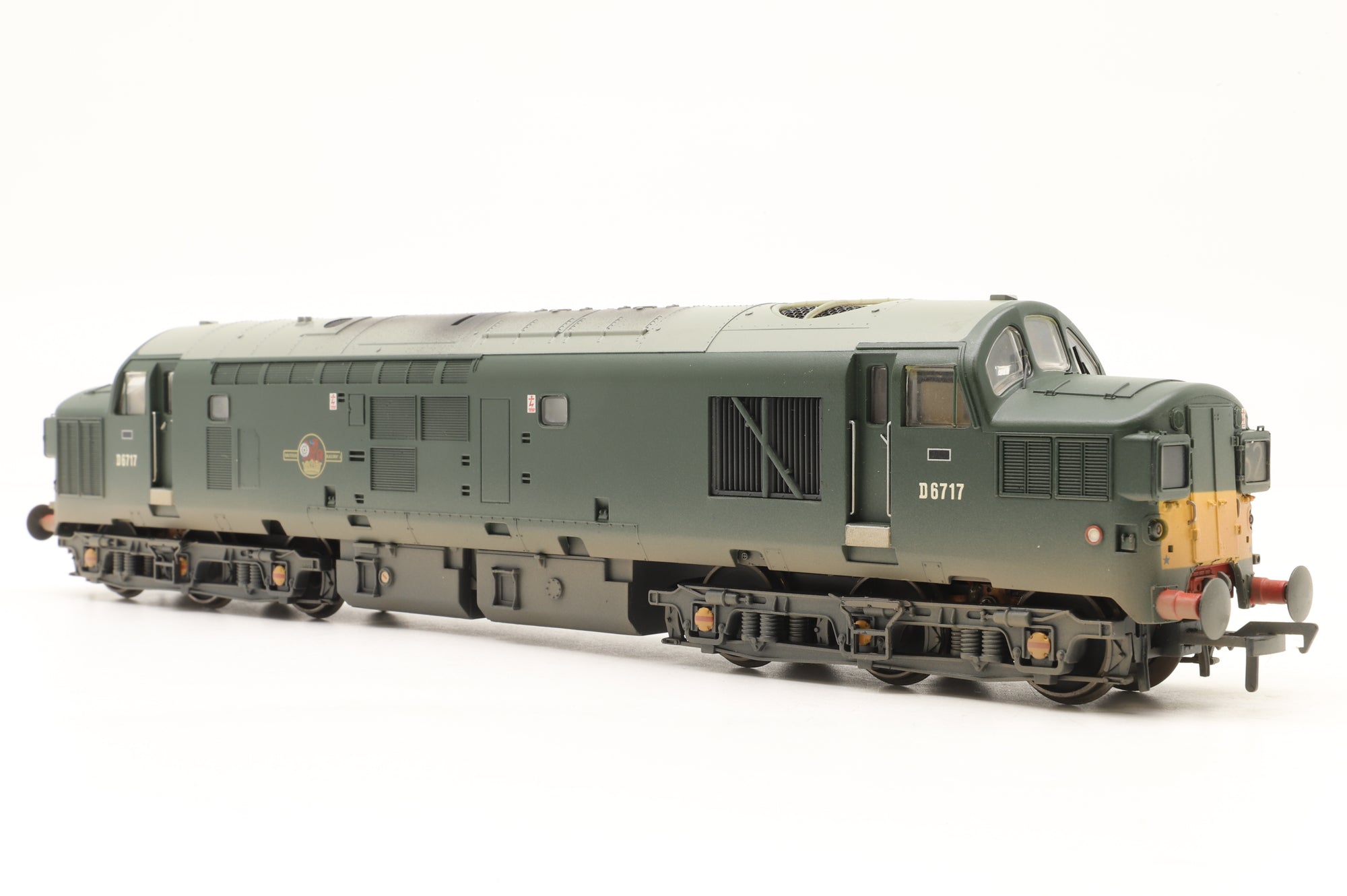 Bachmann OO 32-776K Class 37 D6717 in BR Green w/ SYPs – Weathered