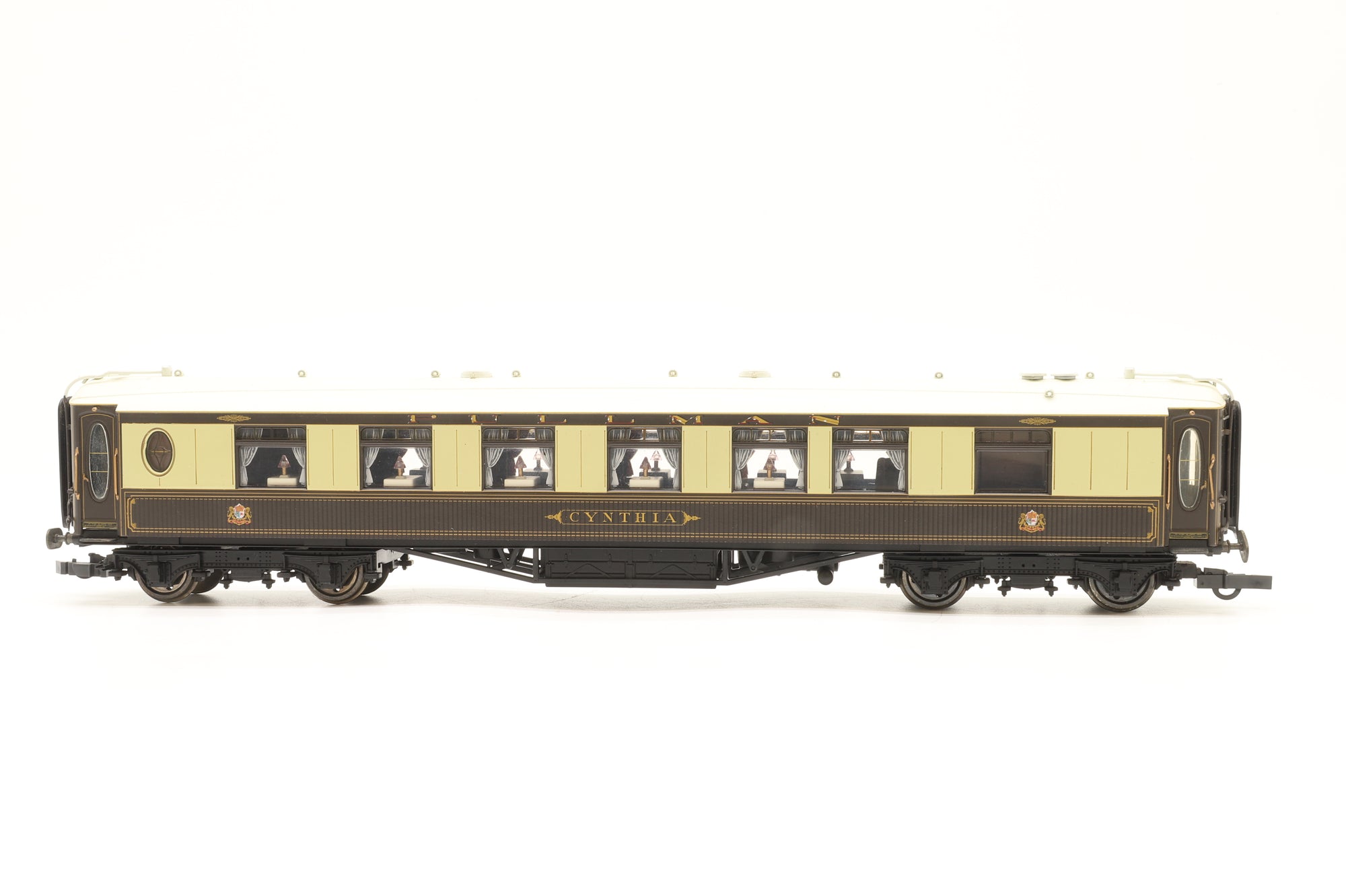 Hornby OO Rake of 7 White roof Pullmans