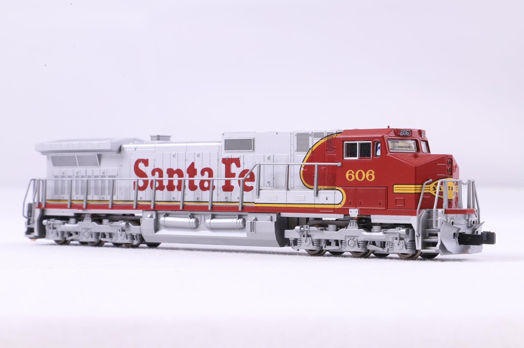 Kato N 176-3505 C44-9W Santa Fe '606'