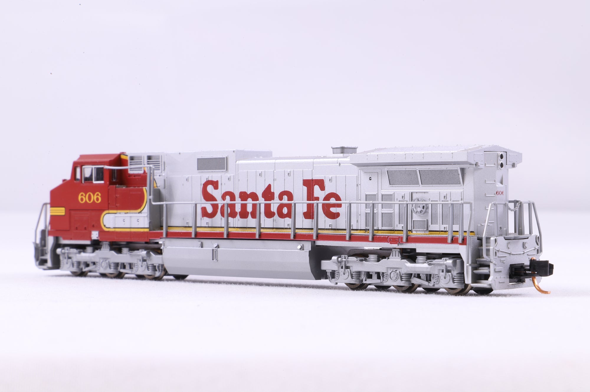 Kato N 176-3505 C44-9W Santa Fe '606'