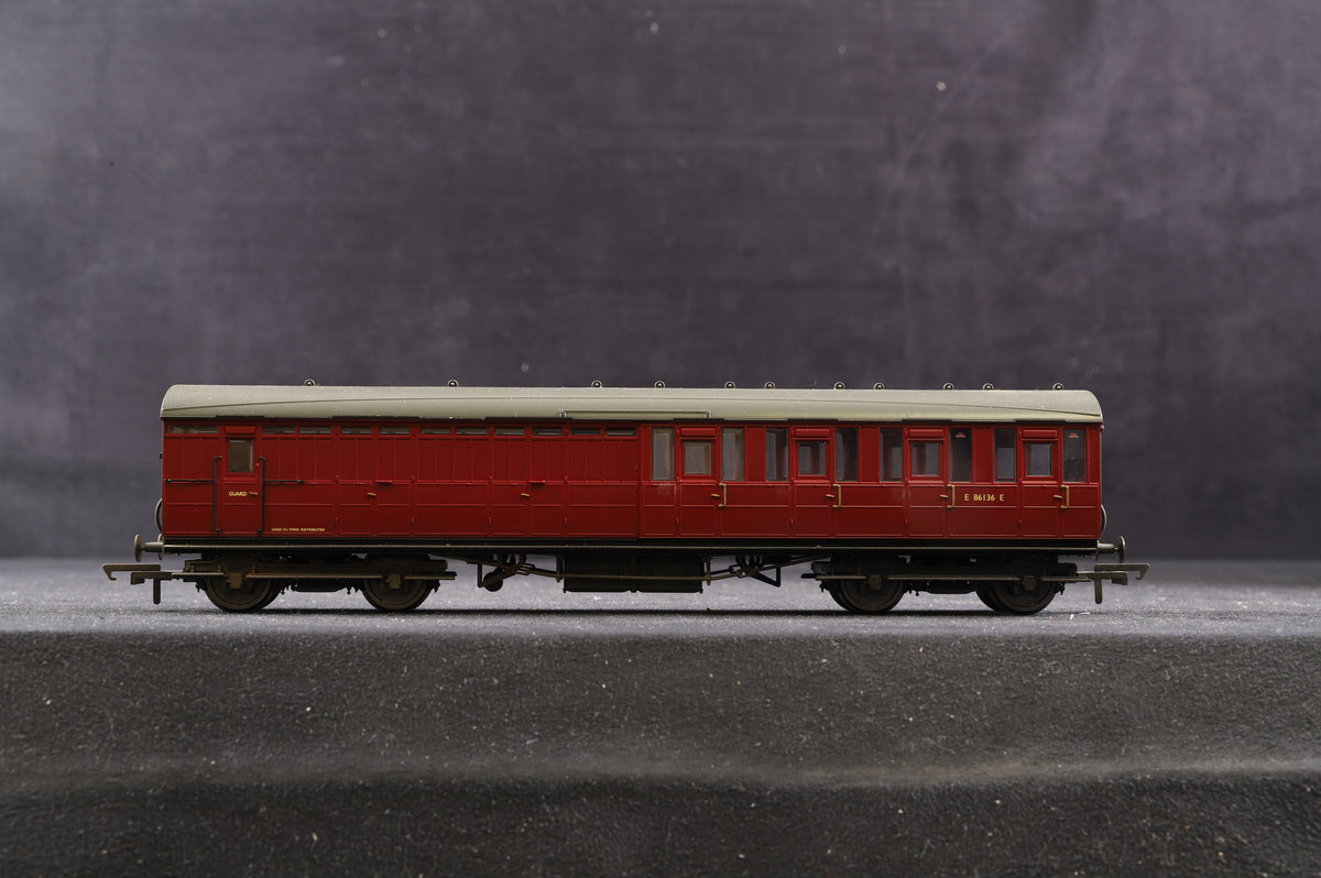 Hornby OO Rake Of 6 LNER Suburban Coaches BR Maroon