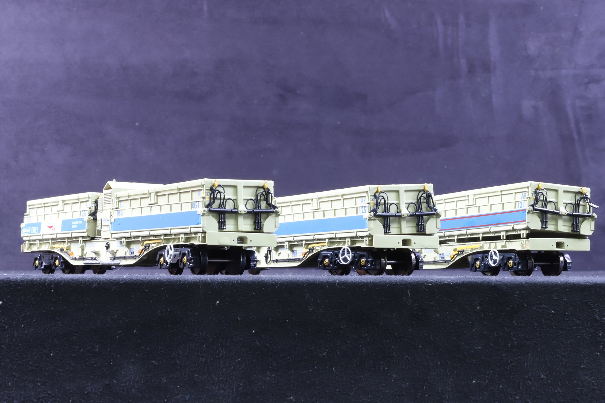 Dapol OO Rake Of 8 MRA Railtrack Wagons