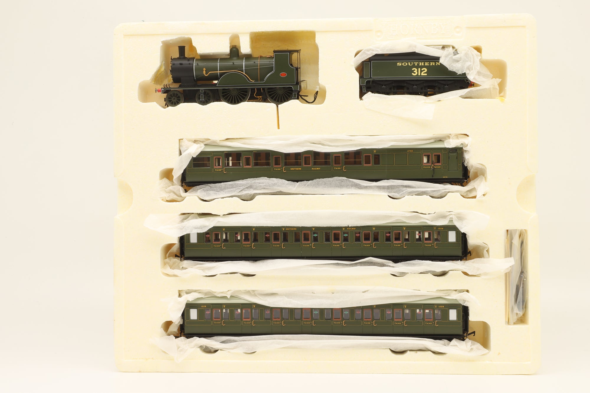 Hornby OO R2813 'Southern Suburban 1938' Great British Train Pack, Ltd Ed.1596/2500 & R4378 'Southern Suburban 1938' Coach Pack