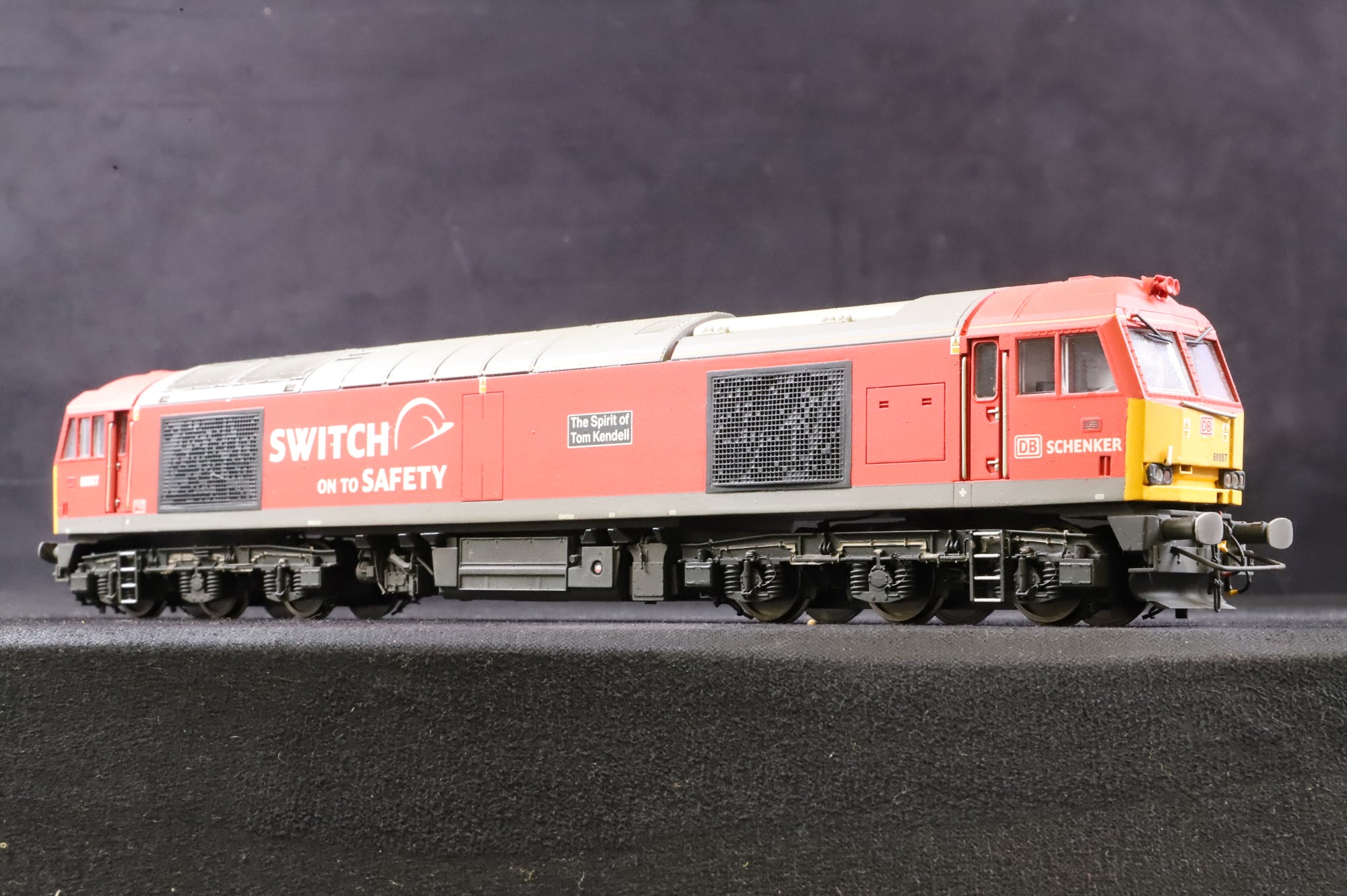 Hornby OO R3150 Class 60 60007 'The Spirit of Tom Kendall' in DB Schenker Red - Weathered