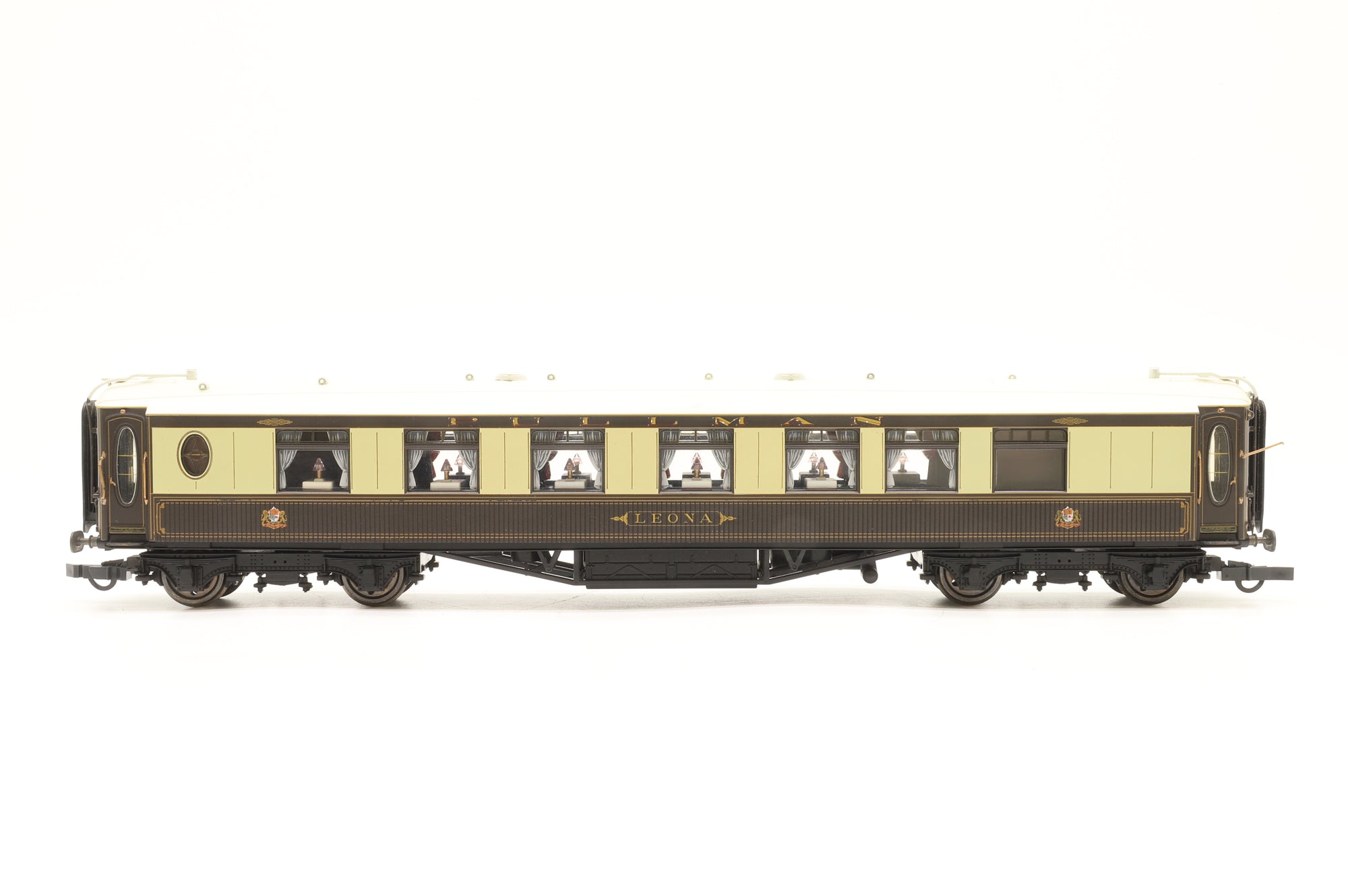 Hornby OO Rake of 7 White roof Pullmans