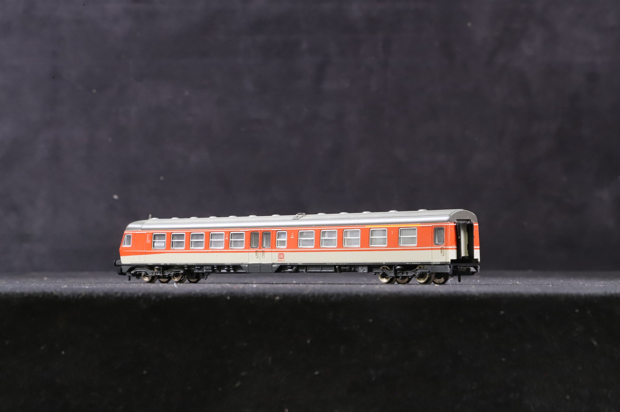 Fleischmann N Gauge 7430 DB 614 DMU in DB Red and White