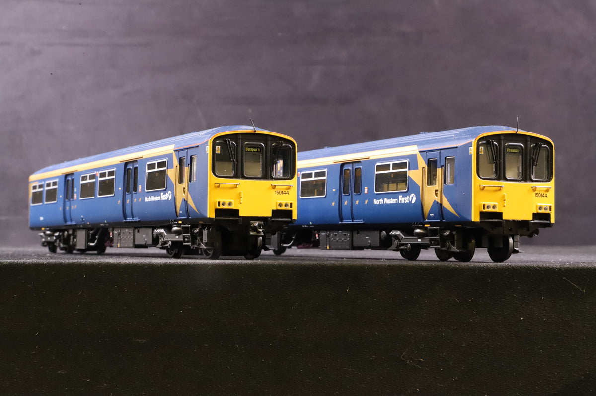 Bachmann OO 32-925 Class 150/1 150144 2 Car DMU in First North Western Livery
