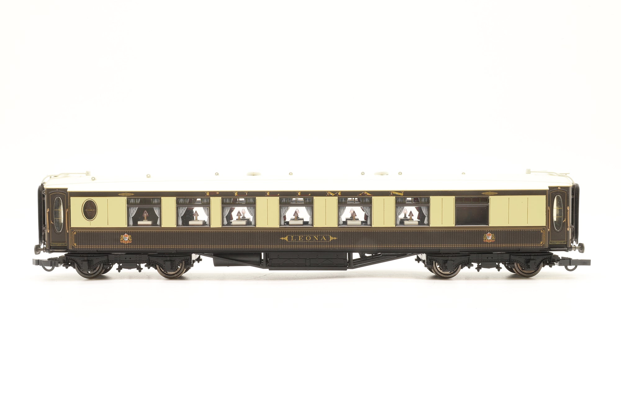 Hornby OO Rake of 7 White roof Pullmans