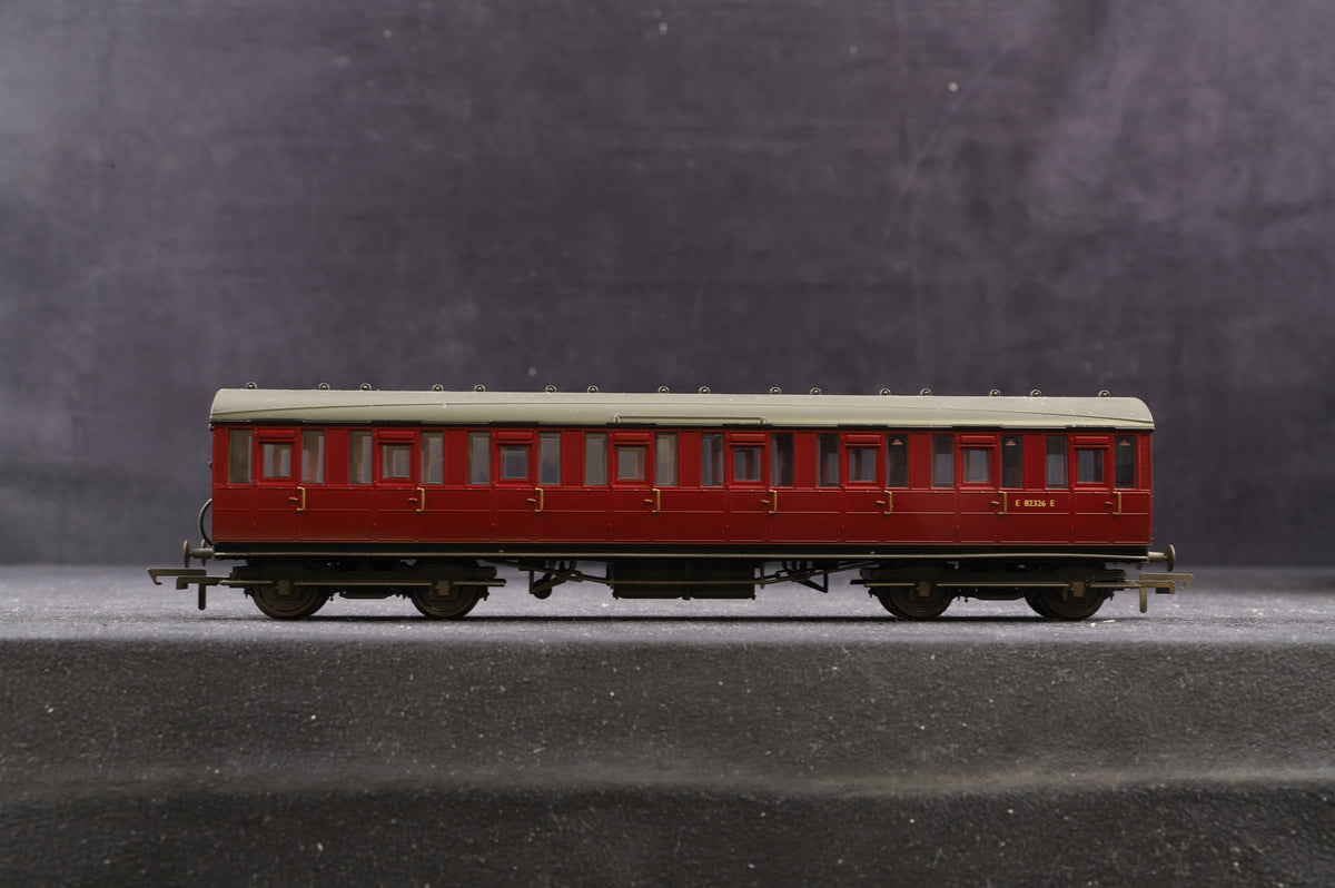 Hornby OO Rake Of 6 LNER Suburban Coaches BR Maroon