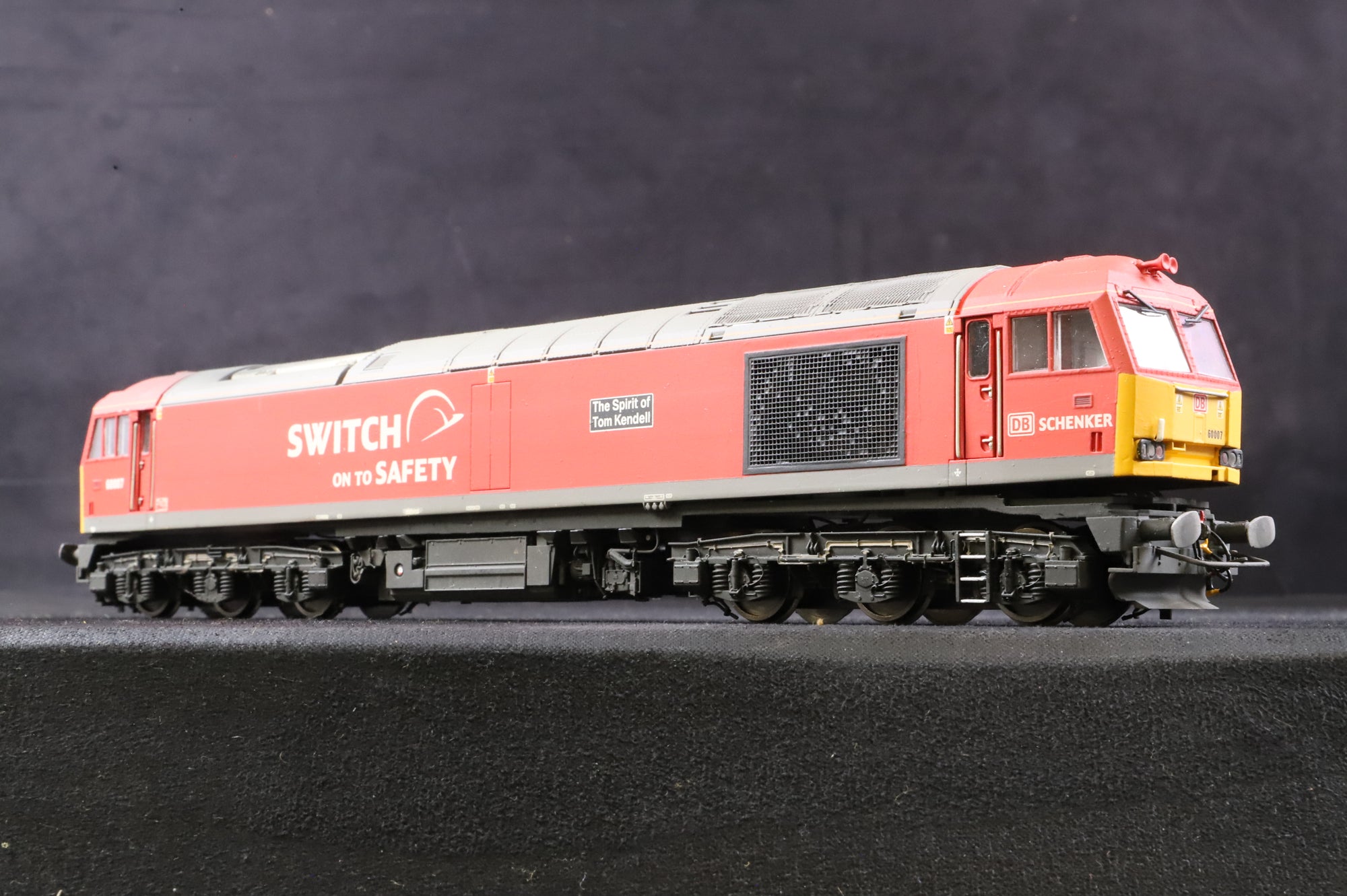 Hornby OO R3150 Class 60 60007 'The Spirit of Tom Kendall' in DB Schenker Red - Weathered