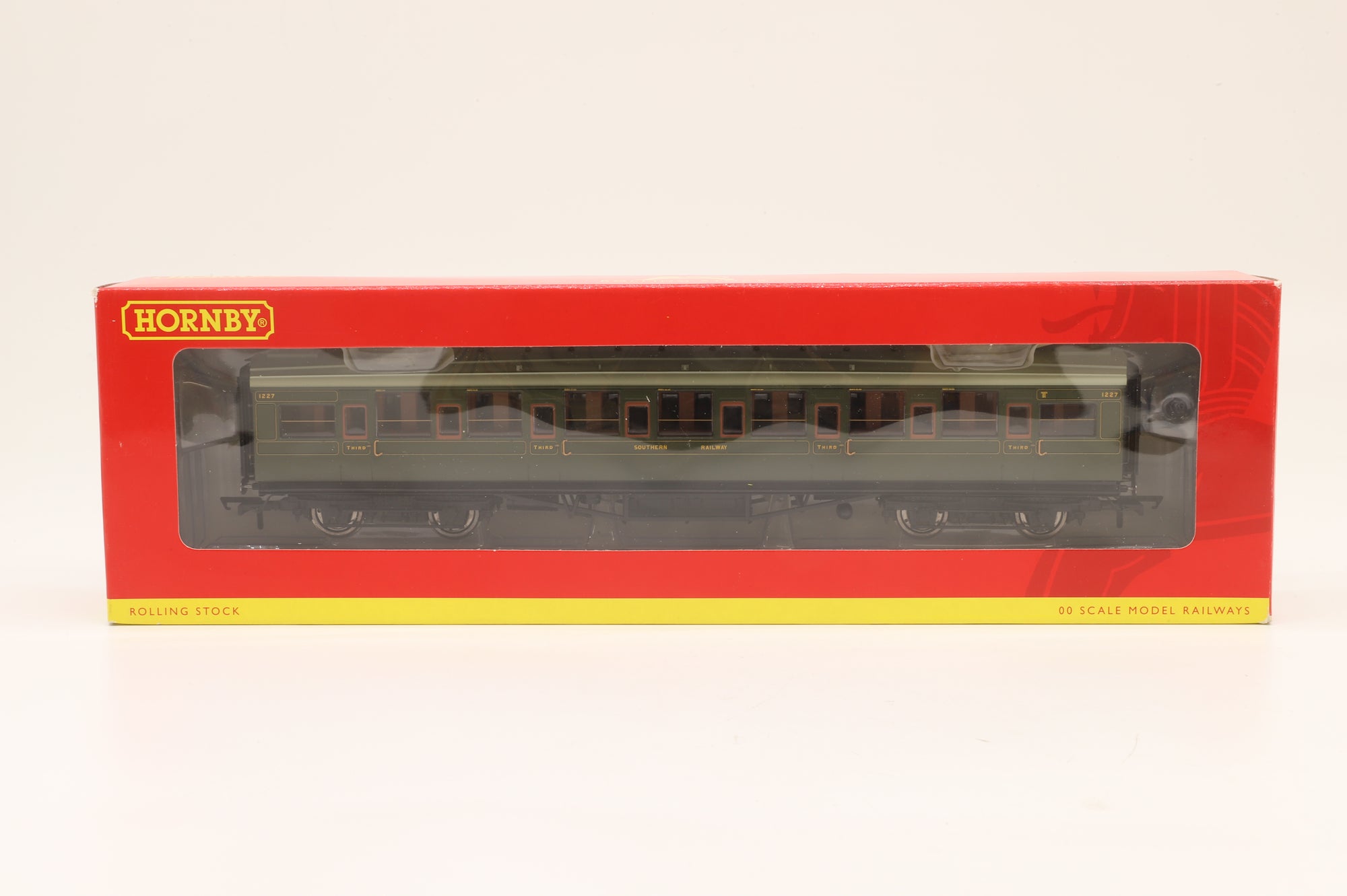Hornby OO R2813 'Southern Suburban 1938' Great British Train Pack, Ltd Ed.1596/2500 & R4378 'Southern Suburban 1938' Coach Pack