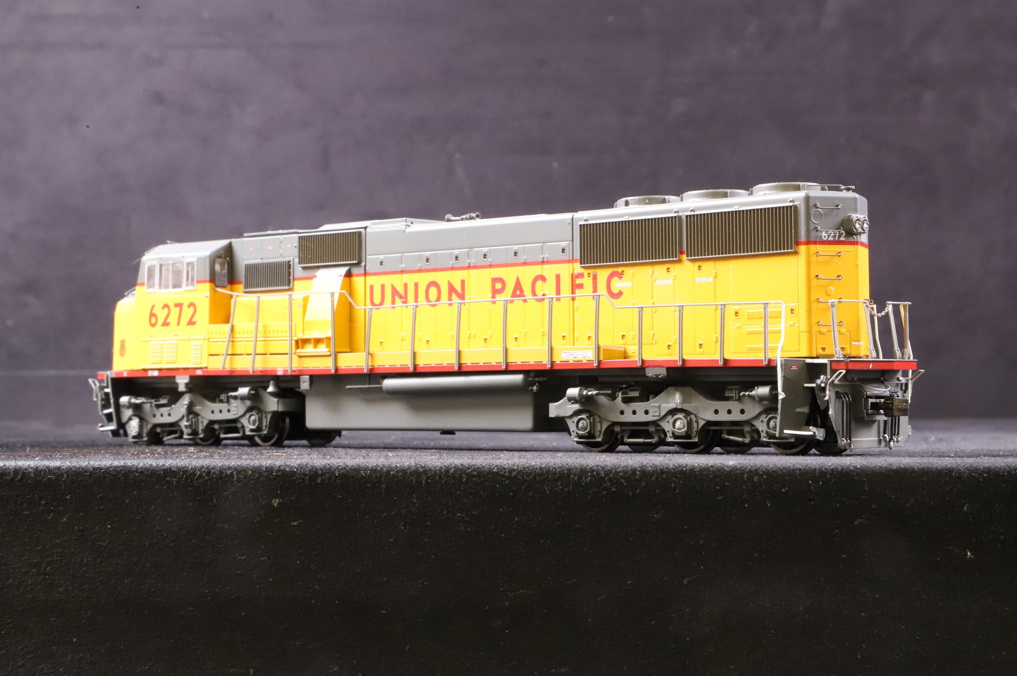 WORKSHOP HO G98024 SD60M No.6272 in Union Pacific Livery - DCC Sound